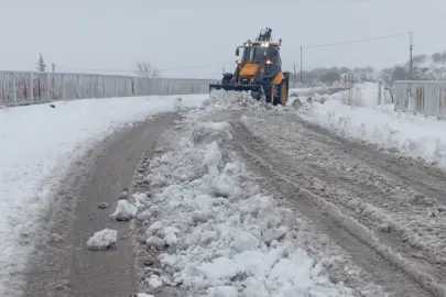 Gaziantep Büyükşehir’den köy yollarında yoğun karla mücadele
