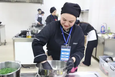 Geleceğin şefleri Bursa'da "Anne Reçeteleri" ile yarıştı