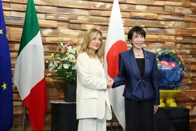 Giorgia Meloni ile Sanae Takaiçi anime filtreli selfie çekildi