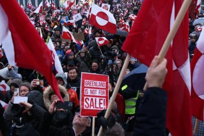 Grönland ve Danimarka'da halk sokaklara döküldü: Trump'a "satılık değiliz" tepkisi