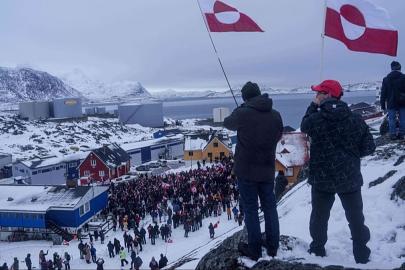 Grönland'da binlerce kişi, Trump'ın adayı ilhak planını protesto etmek için sokaklara döküldü