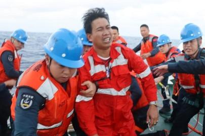 Güney Çin Denizi'nde bir gemi alabora oldu: En az iki ölü