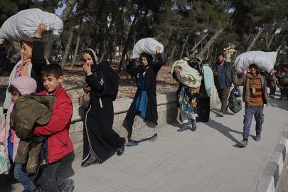 Halep'ten siviller kaçıyor: Suriye ordusu Kürt çoğunluklu bölgeleri kapatıyor