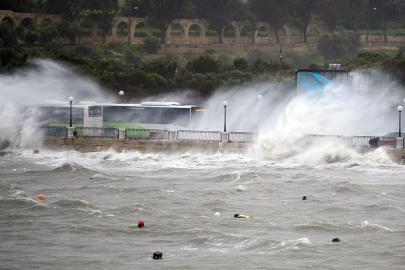 Harry fırtınası Malta’da şiddetli rüzgar ve yüksek dalgalara neden oldu