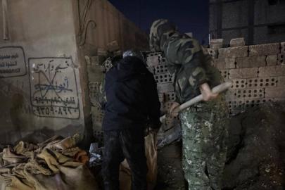 Haseke'de YPG'li teröristler hendek kazıyor