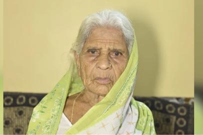 Hindistan'da öldüğü sanılan 103 yaşındaki kadın cenazede hareket etti