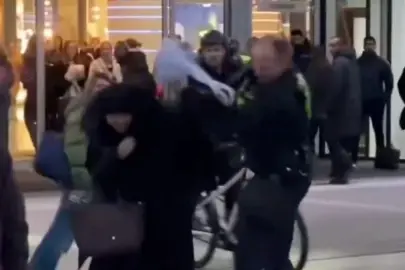 Hollanda polisinden, Müslüman kadınlara şiddet