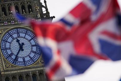 İngiliz Muhafazakar lider, parti içi rakibini 'parti değiştireceği' iddiasıyla meclis grubundan attı