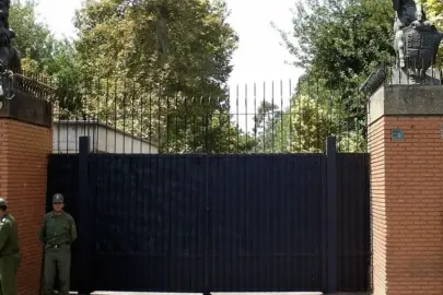 İngiltere, Tahran Büyükelçiliğini geçici olarak kapattı