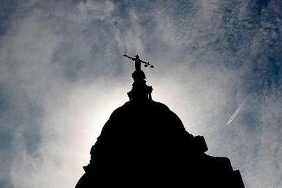 İngiltere'de Çinli kız arkadaşını boğarak öldüren ABD'li öğrenci müebbet hapis cezası aldı