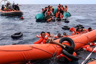 İngiltere'ye gelen sığınmacı sayısı 2025'te artarken AB'deki rakamlar sabit kaldı