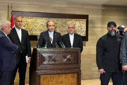 İran Dışişleri Bakanı konuştu: Protestoculara silah dağıtılıyor