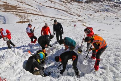 İran'da çığ altında kalan 3 kişi hayatını kaybetti