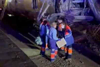 İspanya'da iki hızlı trenin raydan çıkması sonucu 21 kişi öldü