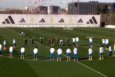 İspanya'da raydan çıkan trenin kurbanları için bir dakikalık saygı duruşu