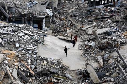 İsrail Gazze’de işgal ettiği bölgelere saldırılarını sürdürüyor