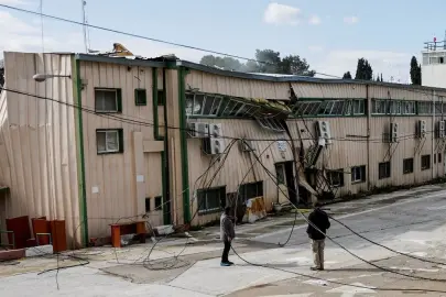 İsrail, işgal altındaki Doğu Kudüs'te UNRWA merkezini yıkmaya başladı