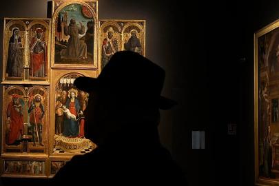 İsviçreli siyasetçiye Meryem ve İsa posterine ateş ettiği için 544 euro para cezası