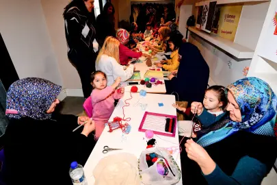 İzmir Bornova'da minik eller tezgah başında