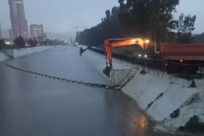 İzmir Büyükşehir ekipleri de sağanak seferberliğinde