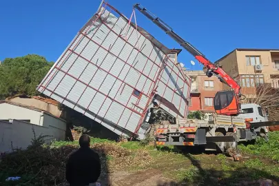 İzmir Büyükşehir'den sağanak ve fırtına mesaisi