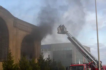 İzmir'de fabrika yangını kısa sürede kontrol altına alındı