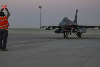 Katar El-Udeyd Hava Üssü'ndeki ABD personelinin bir kısmı ayrıldı