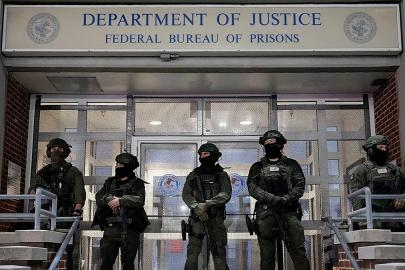 Kelepçeli görüntülerde Maduro, ABD ajanlarına 'iyi geceler' ve 'mutlu yıllar' diledi