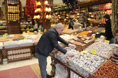 Kuruyemiş fiyatları cep yakıyor: Alışverişler gramla yapılıyor
