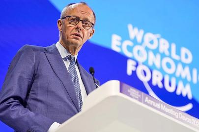 Merz’in özel uçağını pembeye boyamayı planlayan iklim aktivistleri gözaltına alındı