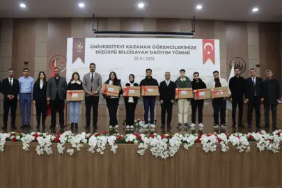 Midyat’ta üniversitelilere 252 dizüstü bilgisayar desteği