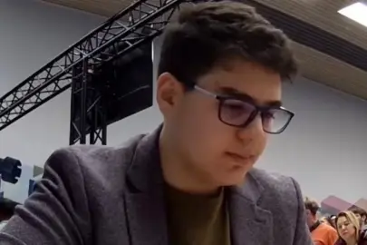 Milli satranççı Yağız Kaan Erdoğmuş Dünya Şampiyonu Gukesh'e kaybetti