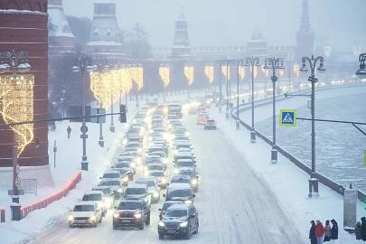 Moskova beyaza büründü: 200 yılı aşkın kar yağışı rekoru kırıldı