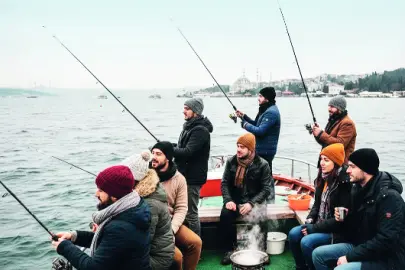 Olta atan balık yatırımcısı ise kâr avlıyor