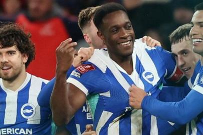 (ÖZET) Ferdi Kadıoğlu FA Cup'ta tur atladı... Manchester United - Brigton maç sonucu 1-2