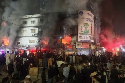 Pakistan'da alışveriş merkezinde yangın: 6 ölü, 20 yaralı