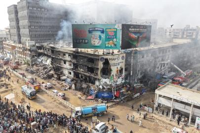 Pakistan’daki AVM yangınında can kaybı artıyor: En az 60 ölü