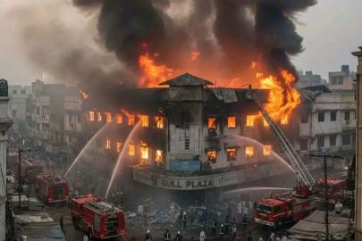 Pakistan'daki AVM yangınında ölü sayısı 21'e yükseldi