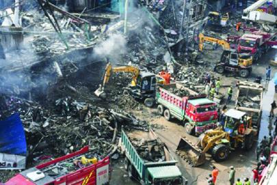 Pakistan'daki yangın felaketinde ölü sayısı 71'e yükseldi