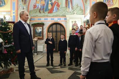 Putin askerlerle Ortodoks Noel ayinine katıldı