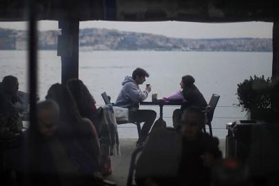 Resmi Gazete: Restoranlarda kuver, servis, masa ücreti yasaklandı