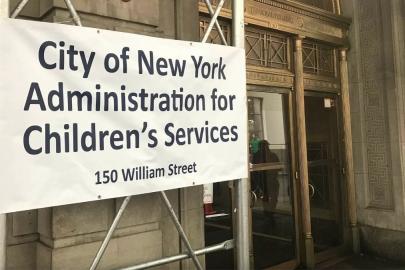 Ruh hastası anne oğullarını 9 yıl boyunca eve hapsedip bebek gibi besledi