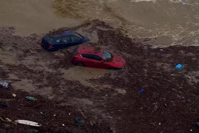 Şiddetli fırtınalar Avustralya'daki Great Ocean Road boyunca ani sele yol açtı