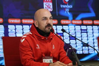 Sivasspor Yardımcı Antrenörü Evren Otyakmaz mağlubiyetten dolayı üzgün