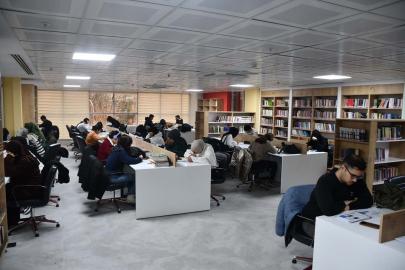 Siverek’te ilçe halk kütüphanesi ile bebek ve çocuk kütüphanesi hizmete açıldı