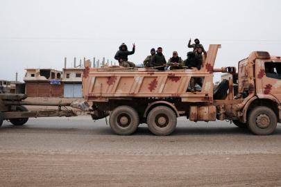Suriye ordusu, Rakka kentine yoğun sevkiyat yapıyor