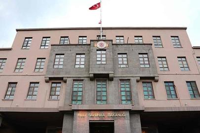 Suriye sınırında Türk bayrağı indirildi: MSB'den 'tahkikat' kararı