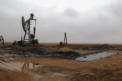 Suriye'de terör örgütü YPG'den alınan bölgelerde petrol çıkarılıyor