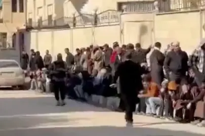 Suriye'de yeni dönem: SDG unsurları silah bırakıp belge alıyor