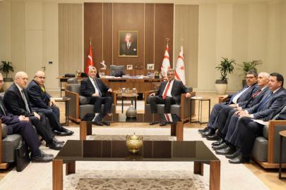 Ticaret Bakanı Bolat, KKTC'de Cumhurbaşkanı Tufan Erhürman ile bir araya geldi
